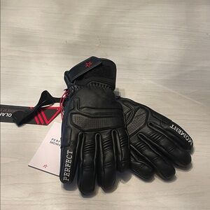 Perfect Moment Black Women's Gloves